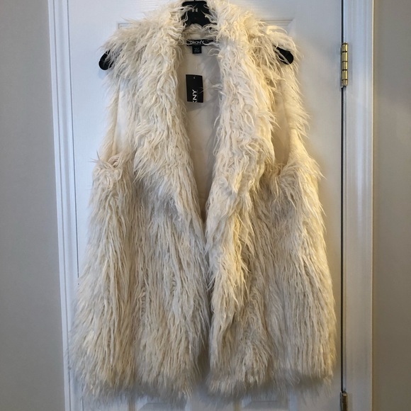 DKNY fur vest size L NWT !!! - Picture 1 of 3